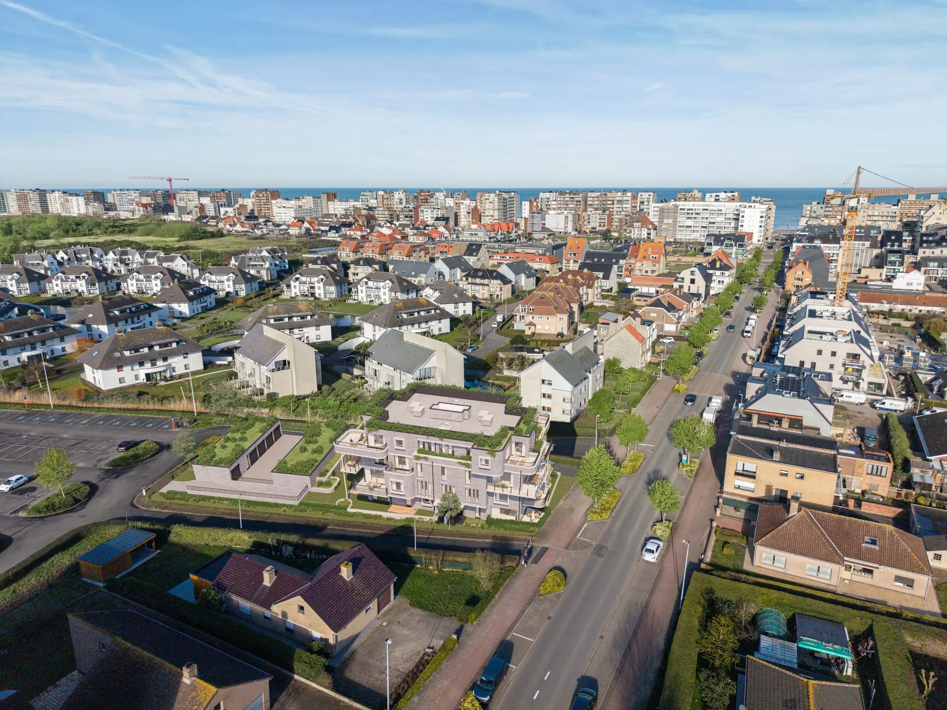 Vue aérienne de la Résidence Cerile-Henri à Middelkerke, avec la mer à l'arrière-plan